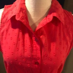 Juniors pink sleeveless collared blouse.